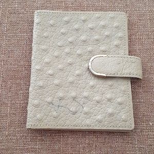 Longchamp tan CC holder